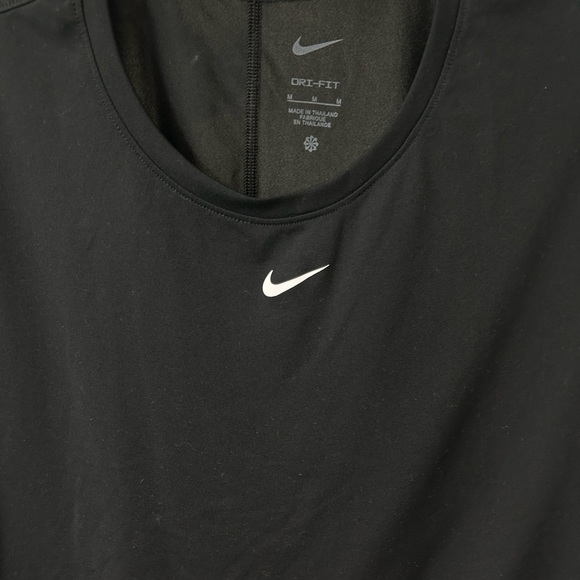 Nike cropped tshirt - Picture 3 of 3